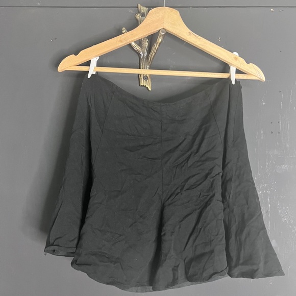 Mini Skater Skirt (Rachels skirt from friends)- Black forever21- lined - Picture 5 of 5